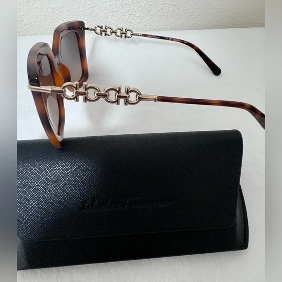 Women’s Salvatore Ferragamo SF1041S Sunglasses